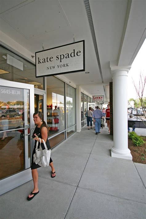 Store Directory for Williamsburg Premium Outlets®